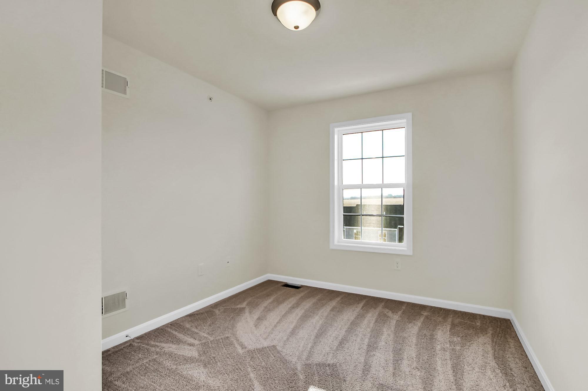 LINCOLN SQUARE - Residential Lease