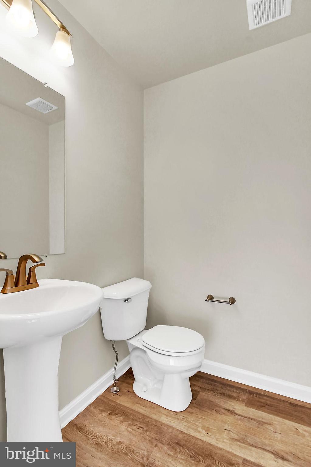 LINCOLN SQUARE - Residential Lease