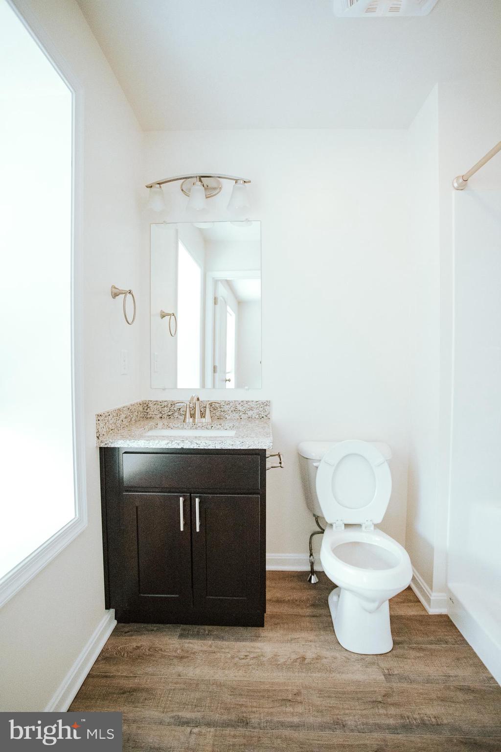 LINCOLN SQUARE - Residential Lease