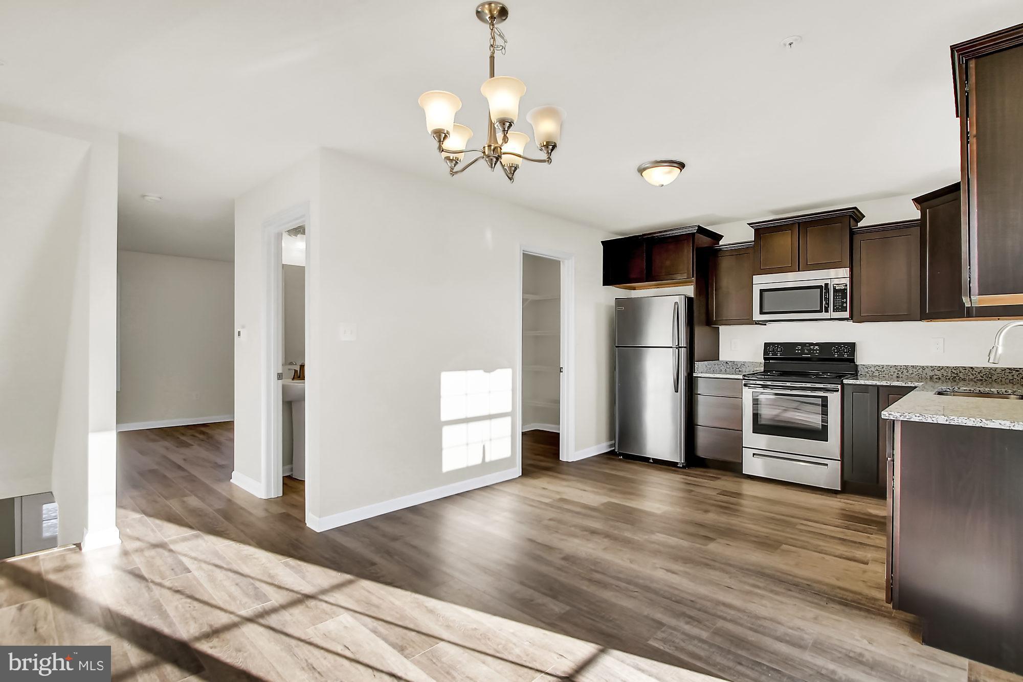 LINCOLN SQUARE - Residential Lease