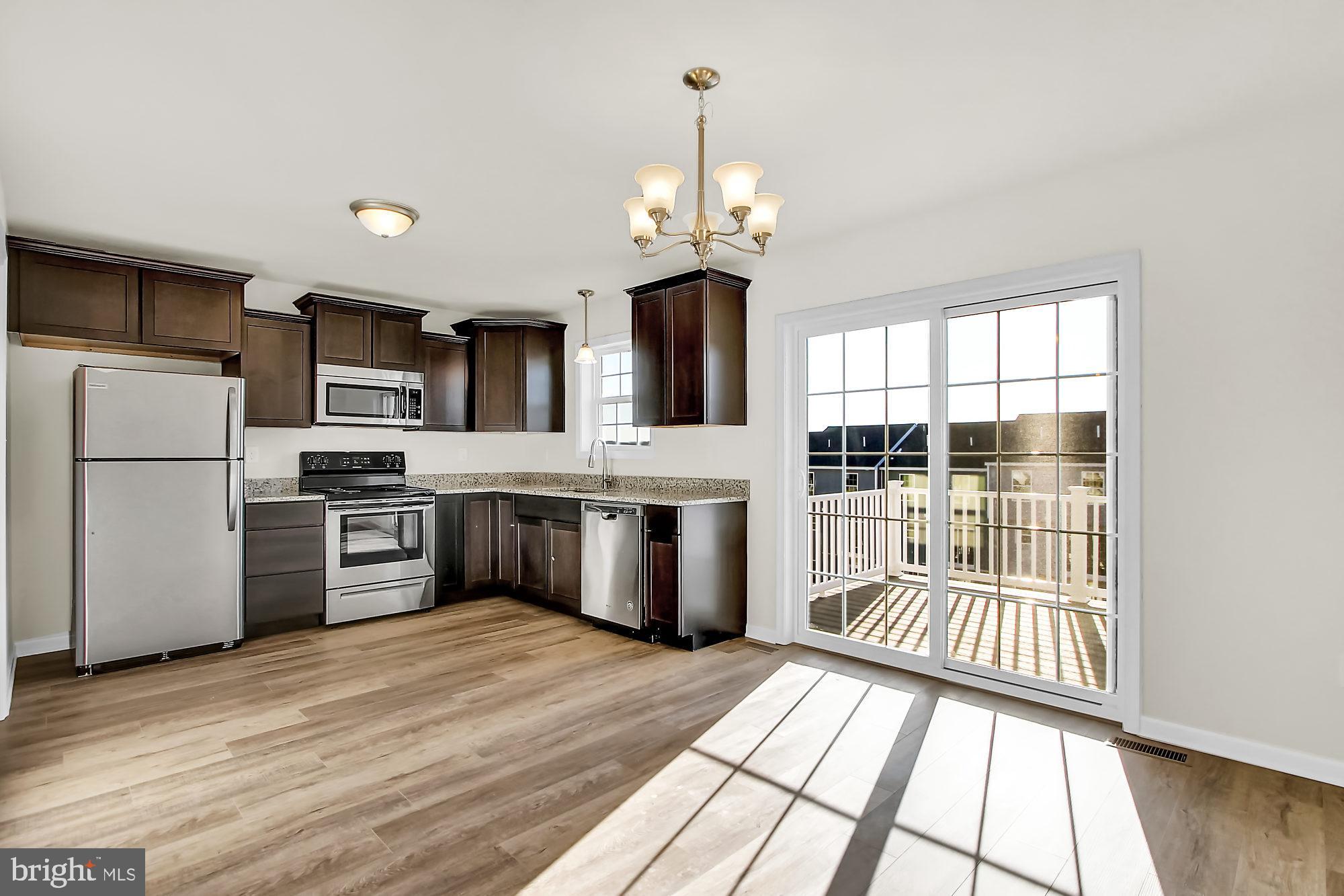 LINCOLN SQUARE - Residential Lease