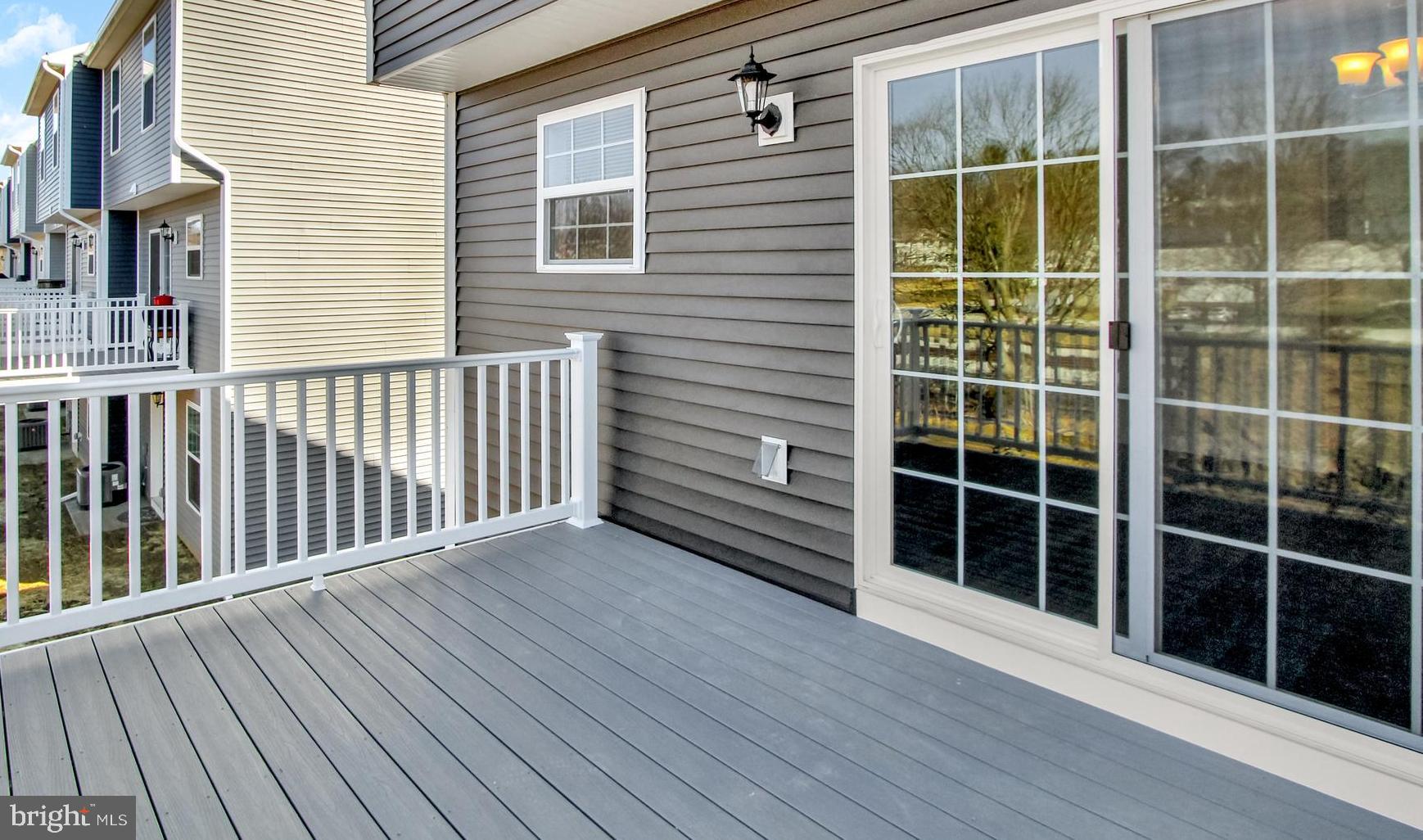 LINCOLN SQUARE - Residential Lease