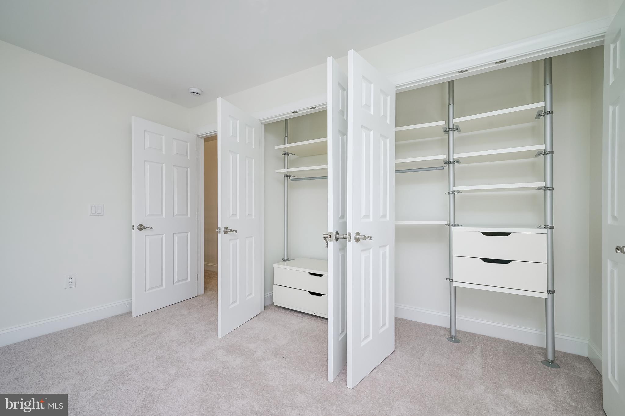 GREENWICH FOREST - Residential