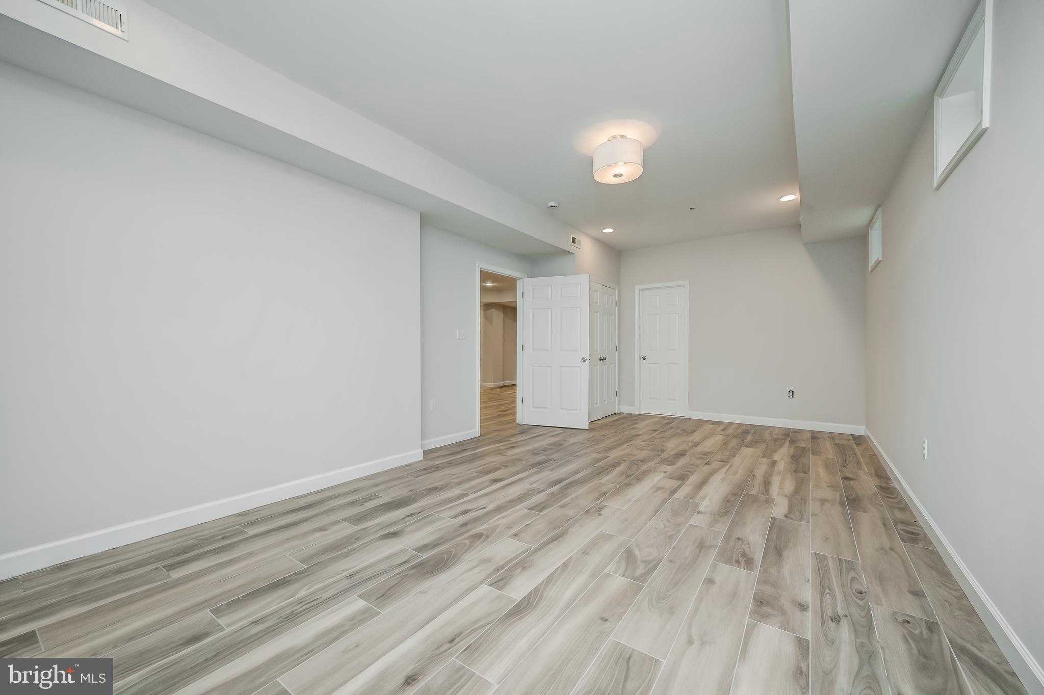 GREENWICH FOREST - Residential