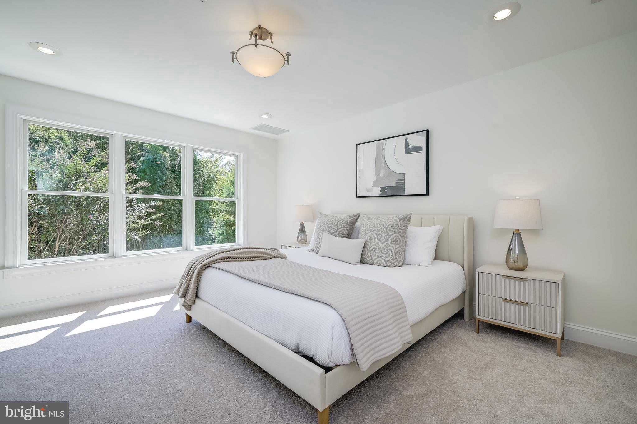 GREENWICH FOREST - Residential