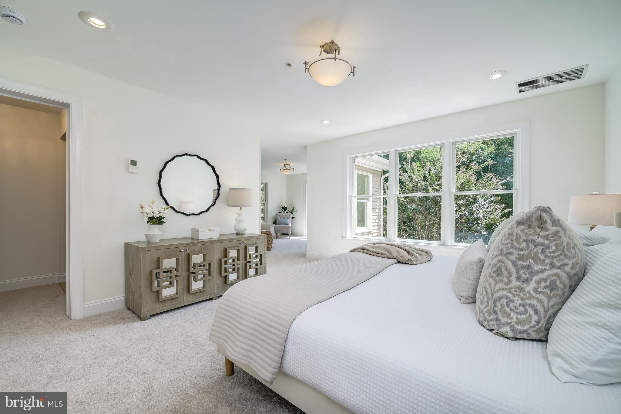 GREENWICH FOREST - Residential