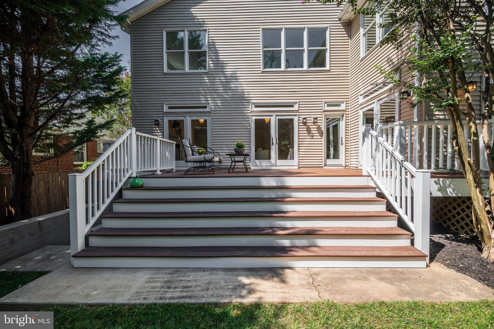 GREENWICH FOREST - Residential