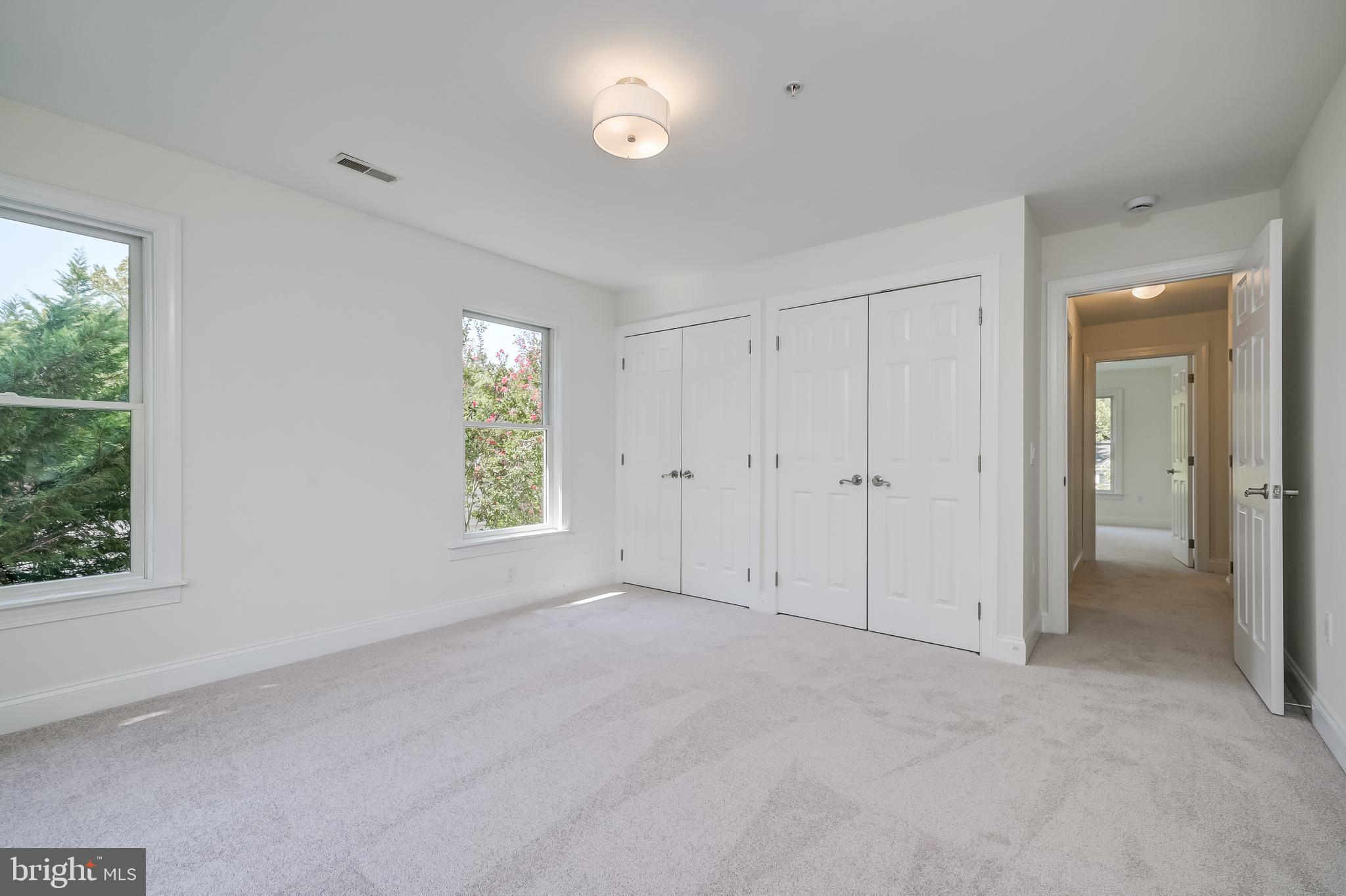 GREENWICH FOREST - Residential