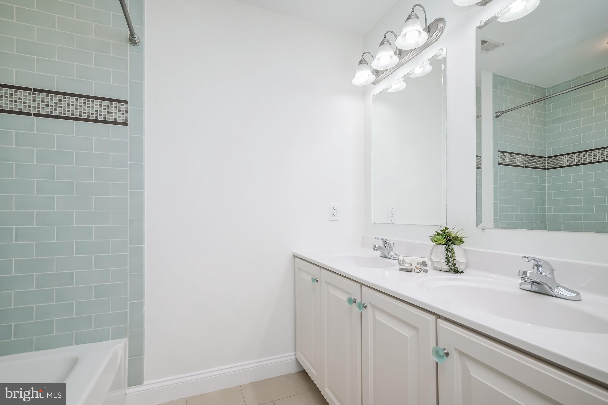 GREENWICH FOREST - Residential