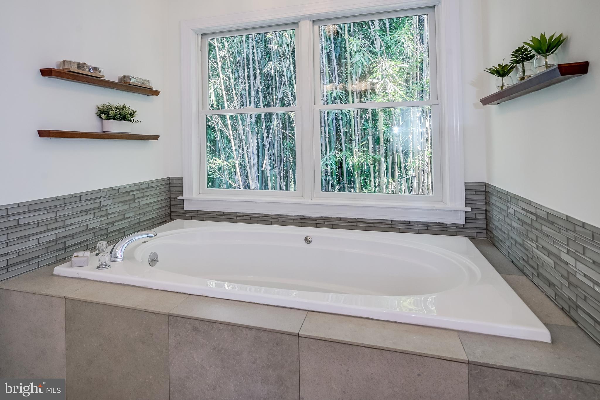 GREENWICH FOREST - Residential