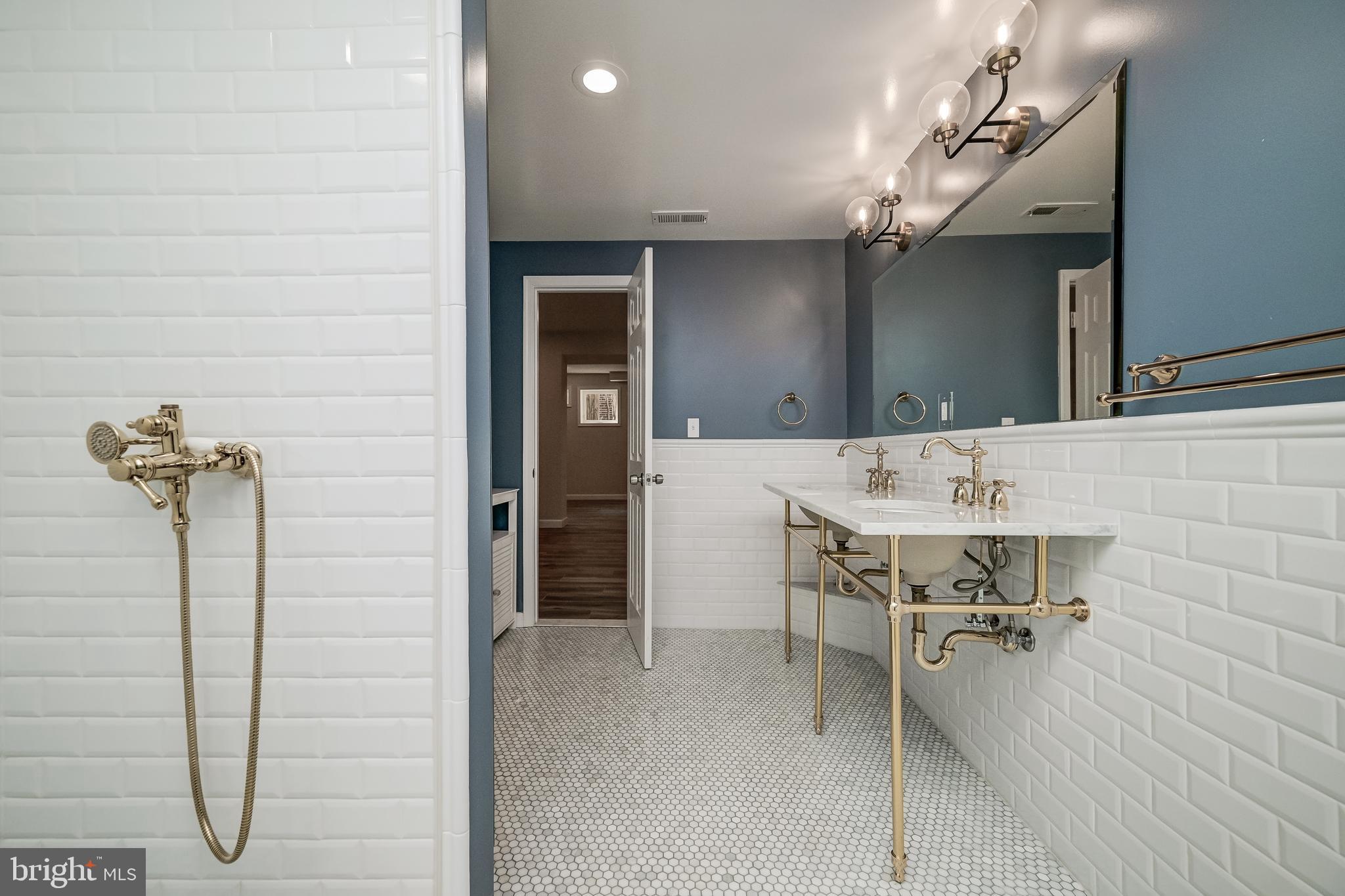 GREENWICH FOREST - Residential