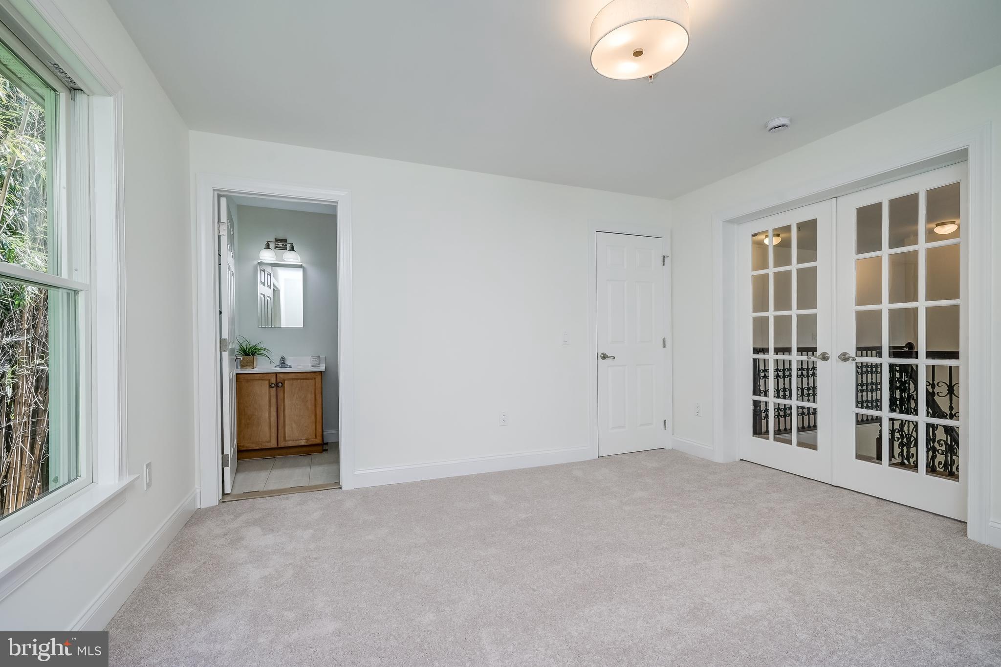 GREENWICH FOREST - Residential