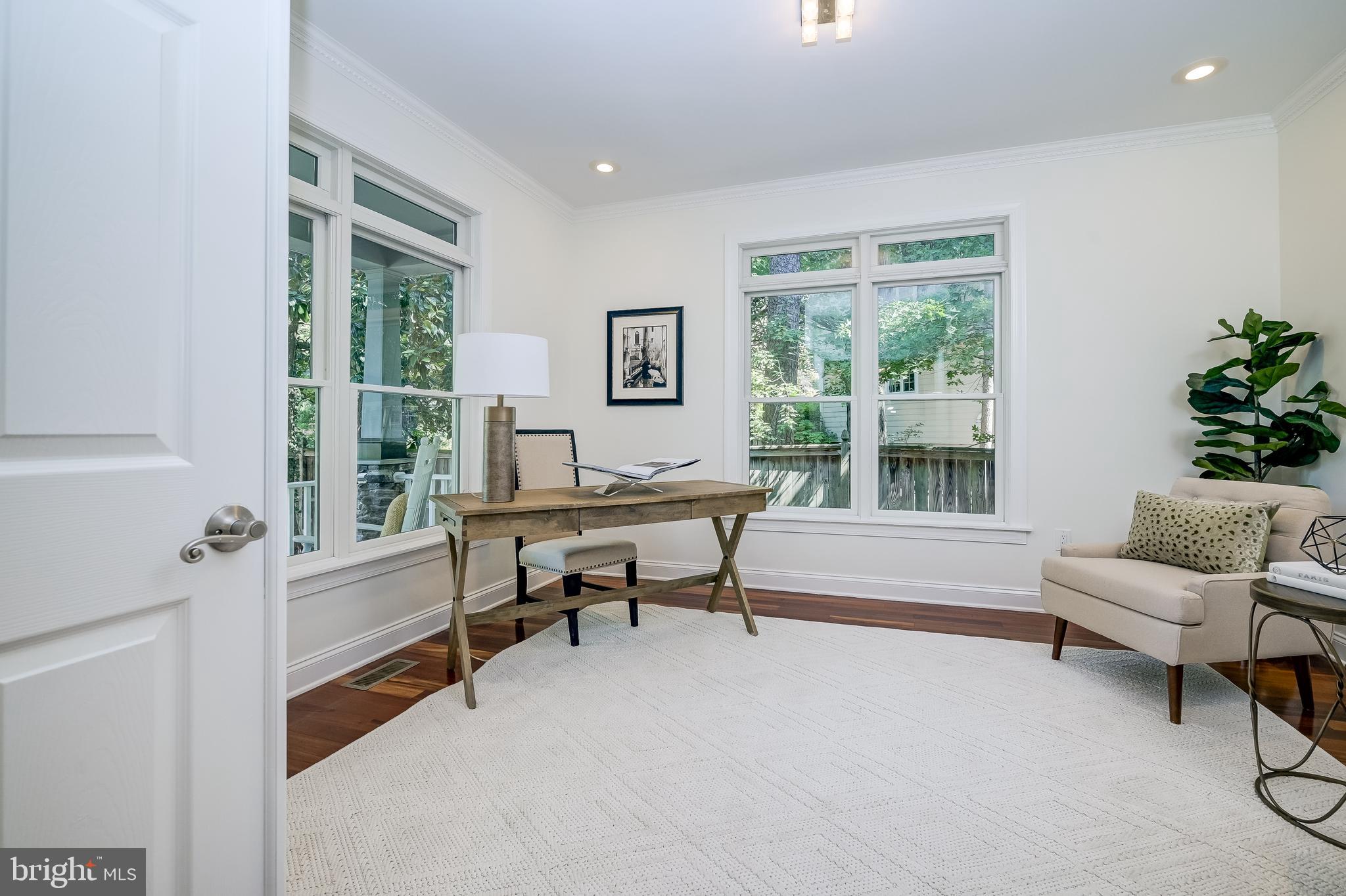 GREENWICH FOREST - Residential