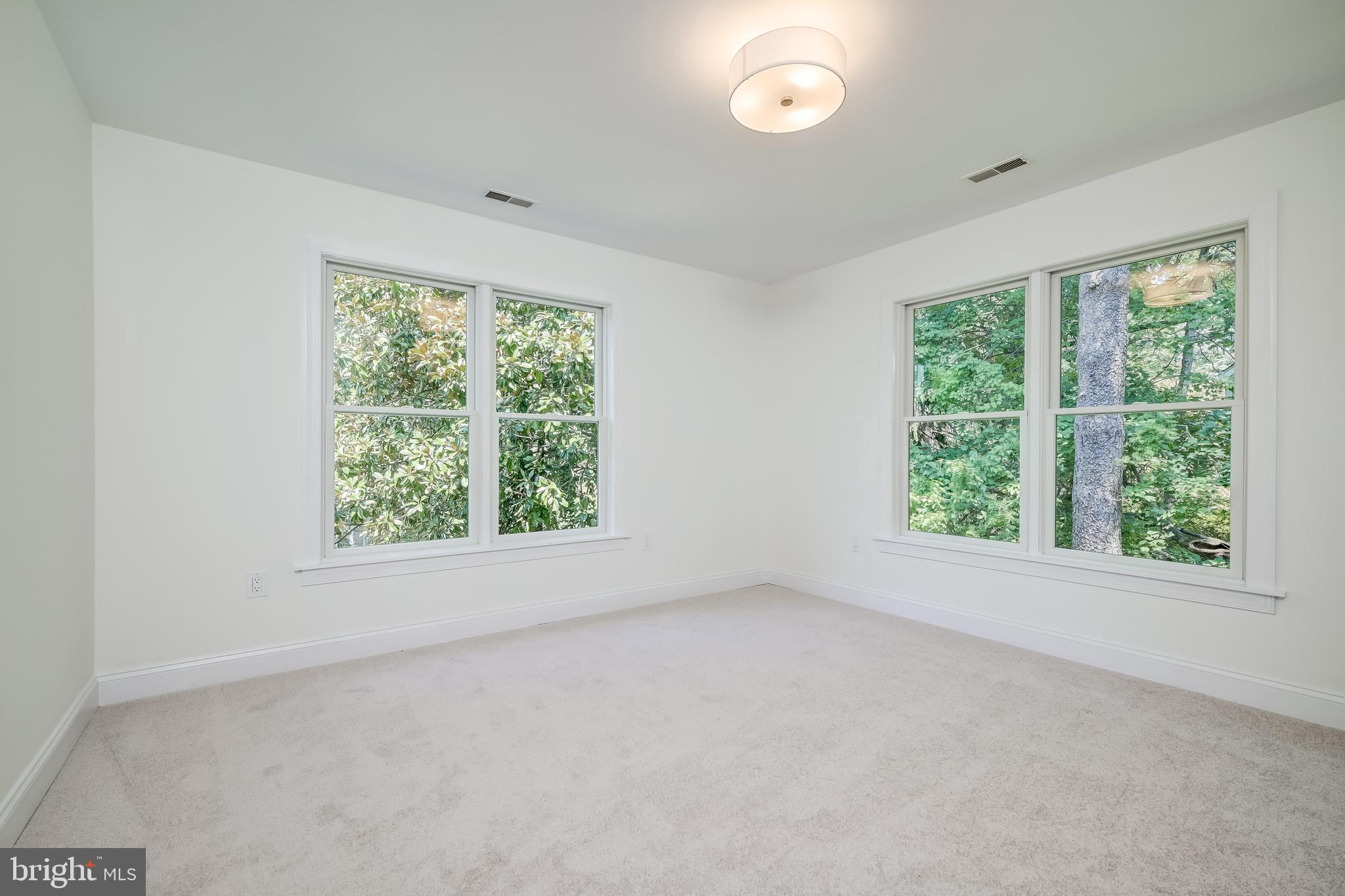 GREENWICH FOREST - Residential