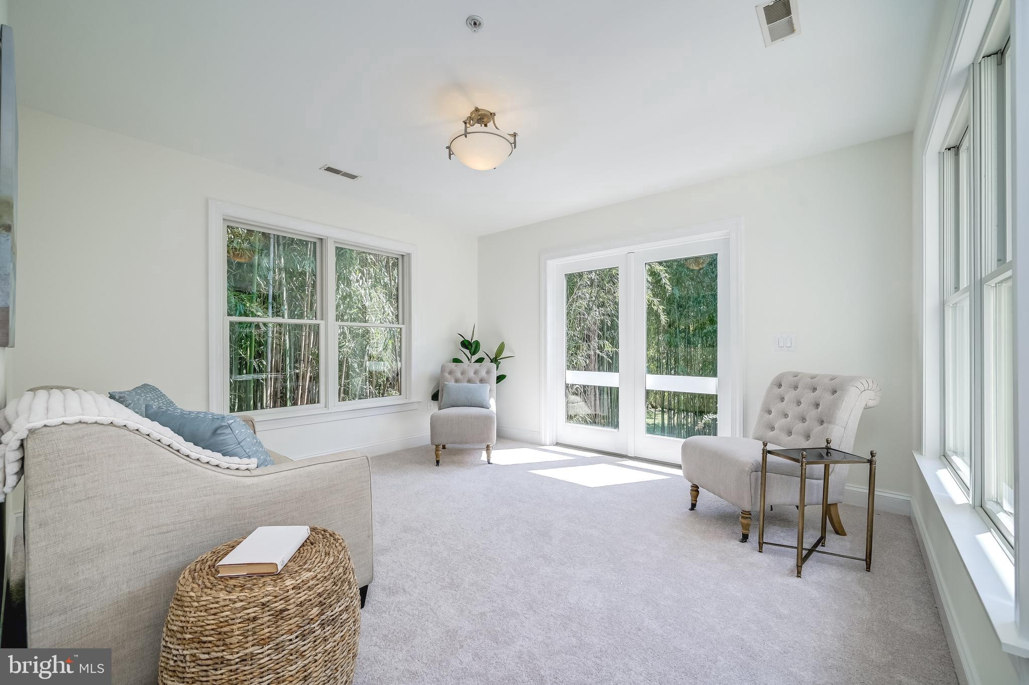 GREENWICH FOREST - Residential