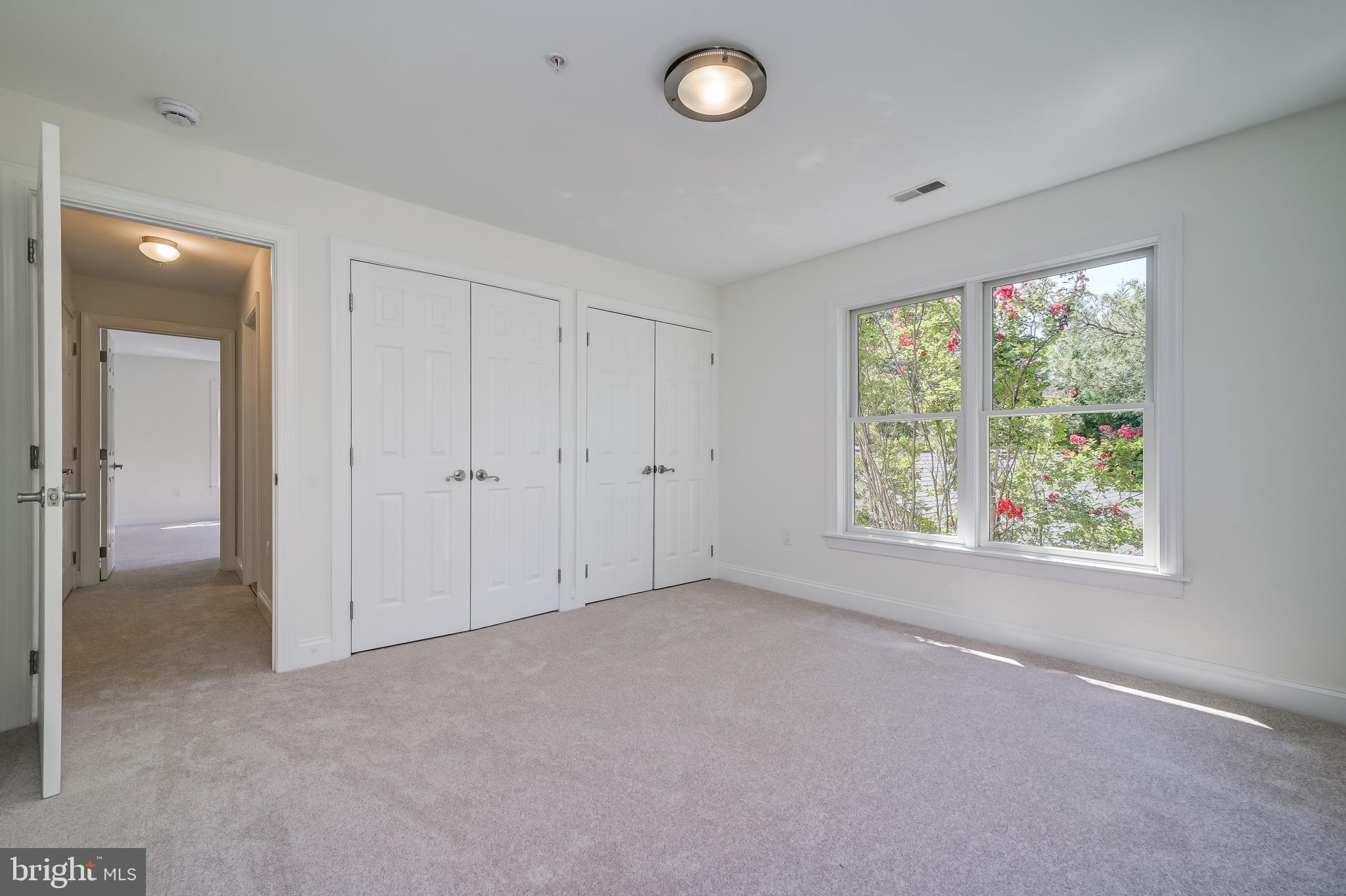 GREENWICH FOREST - Residential