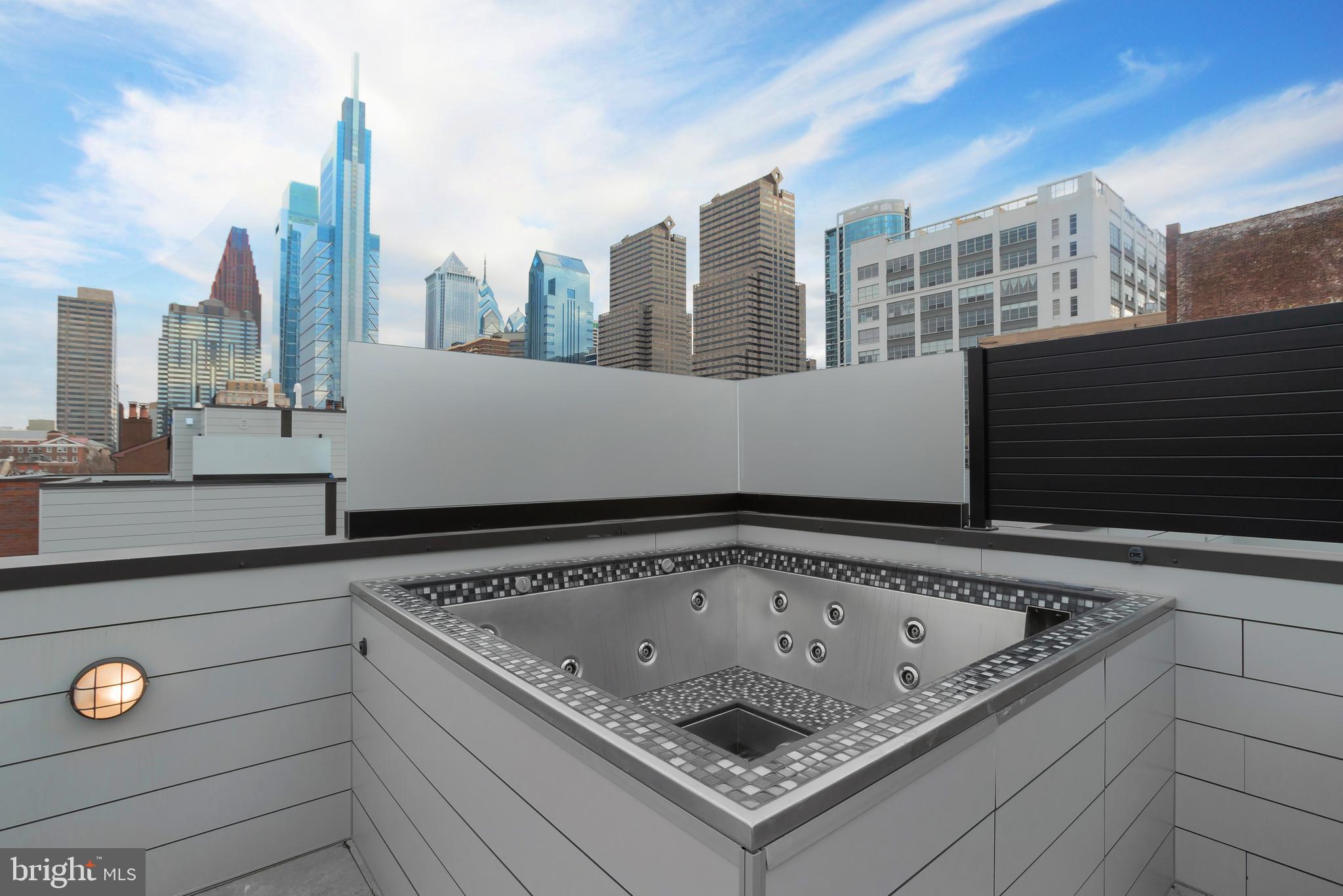 SOCIETY HILL - Residential