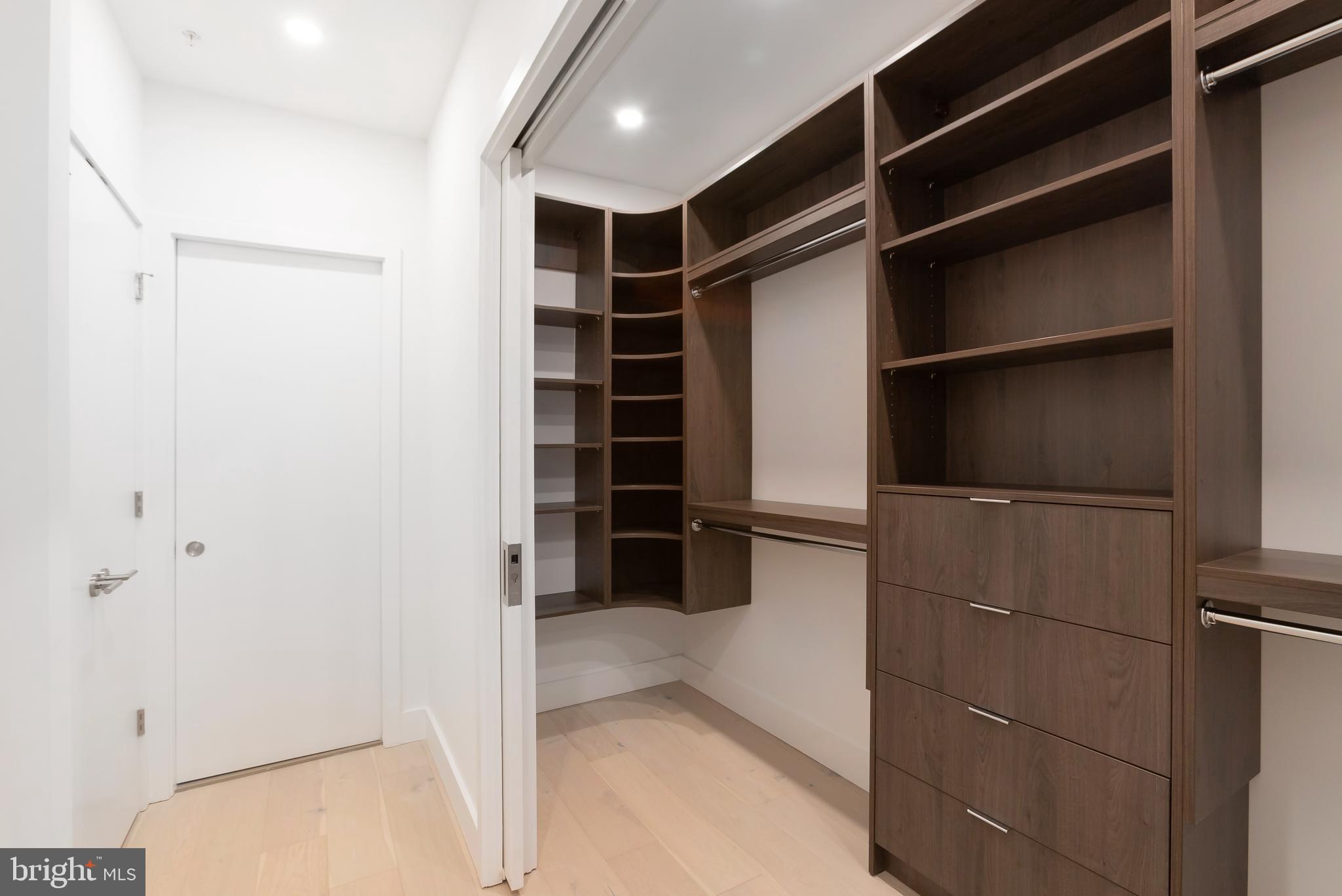 SOCIETY HILL - Residential