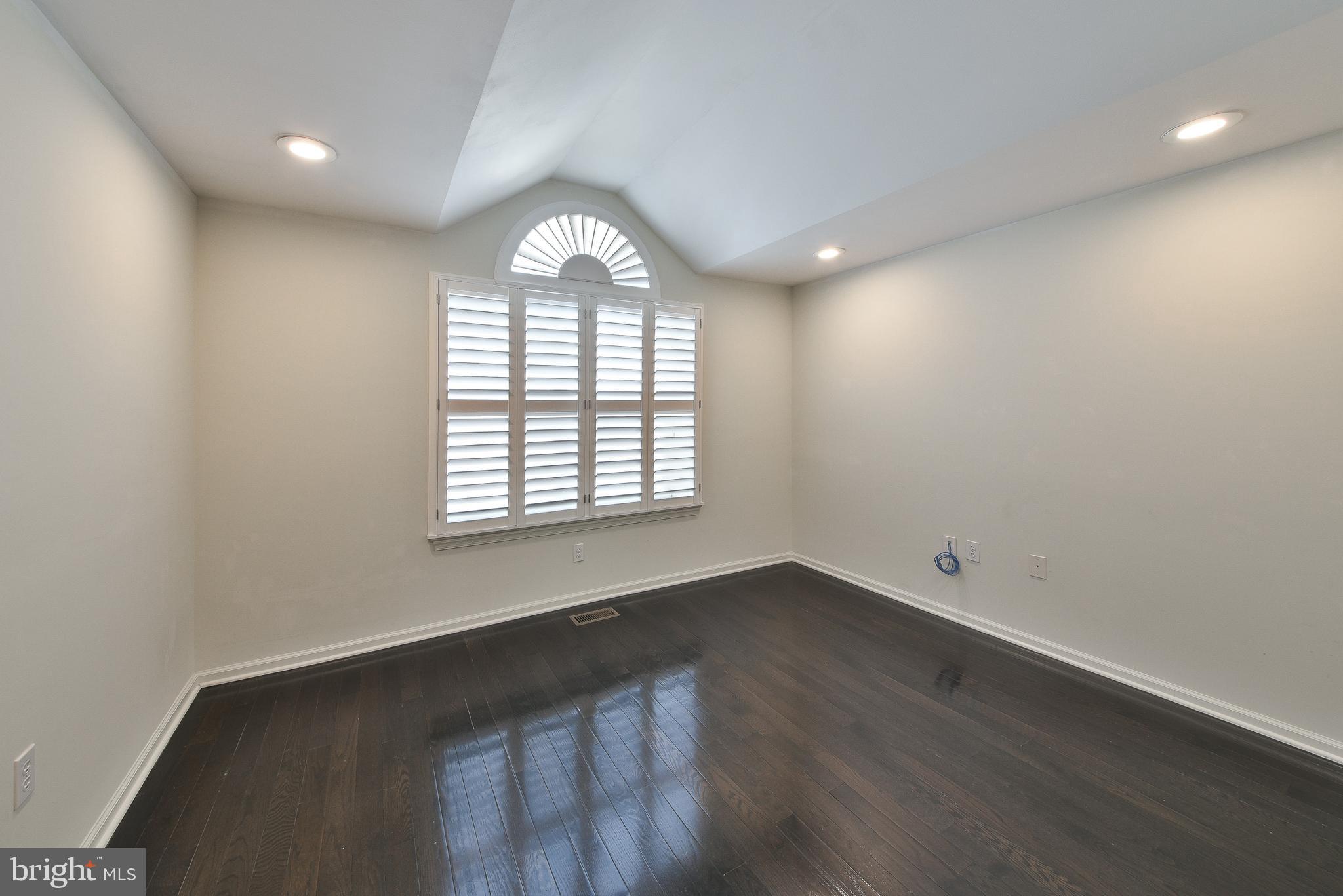 FAIRWAYS AT GREEN ME - Residential