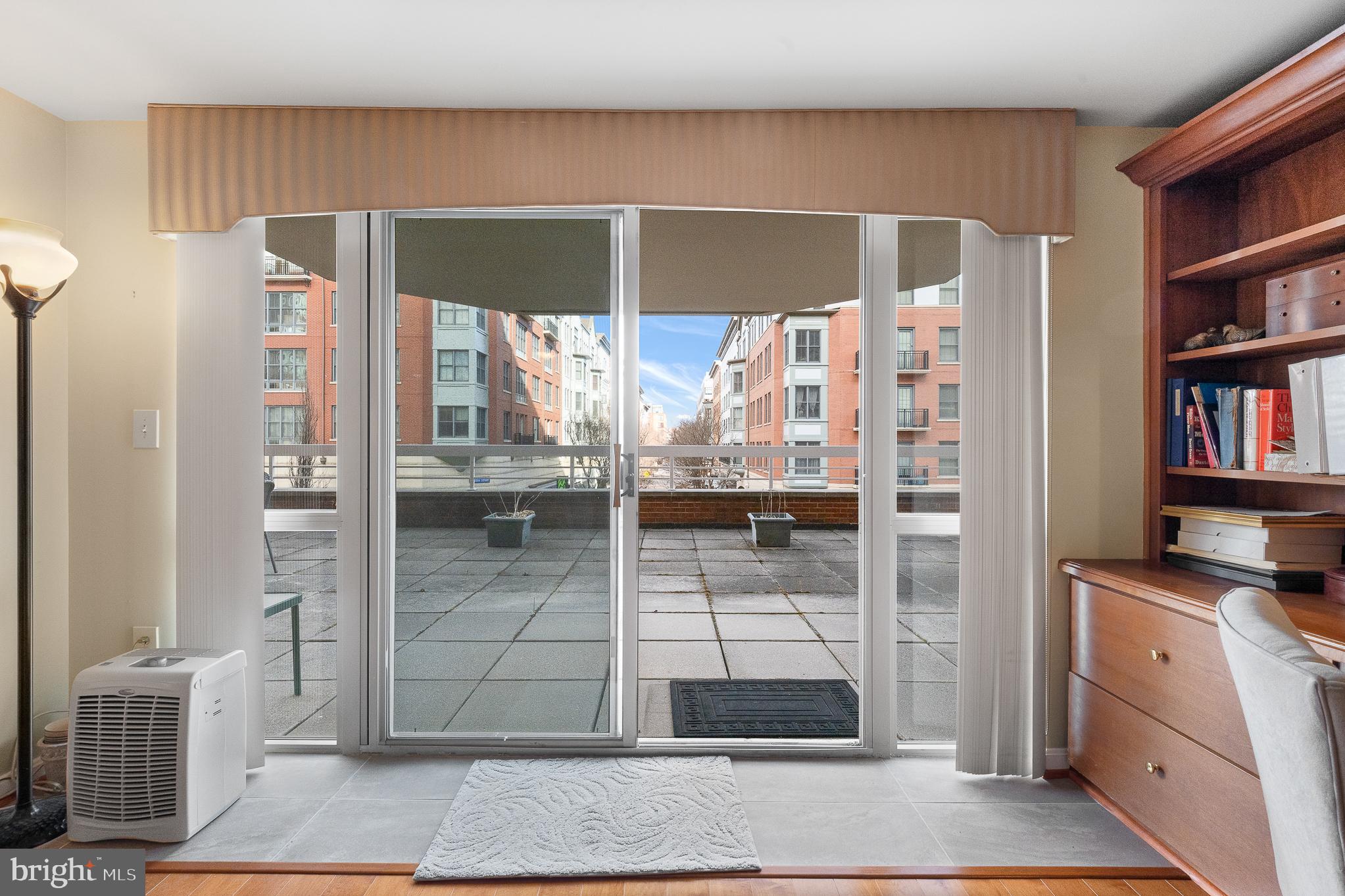 24 COURTHOUSE SQUARE 105