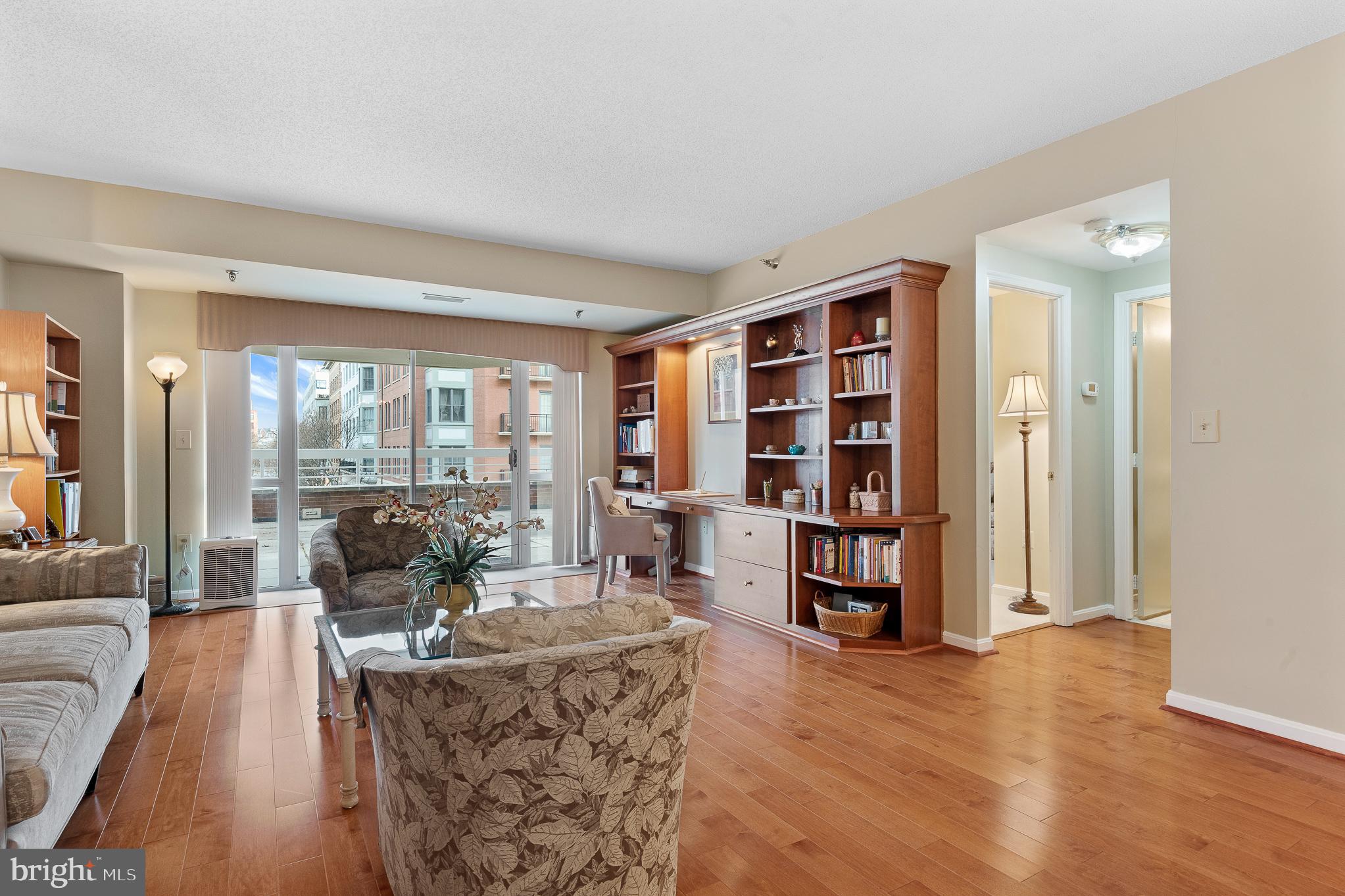 24 COURTHOUSE SQUARE 105