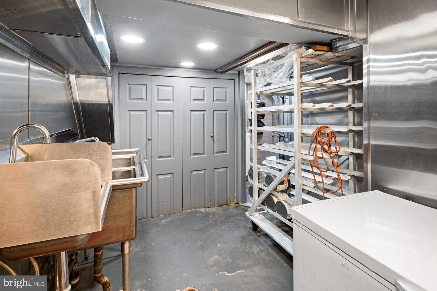 LOWER MOYAMENSING - Commercial Sale