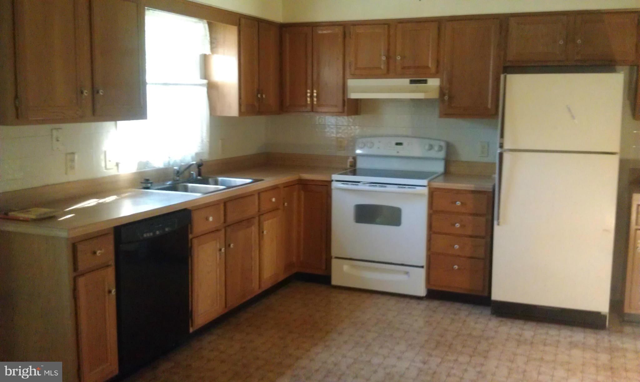 SHADOW WOODS - Residential Lease