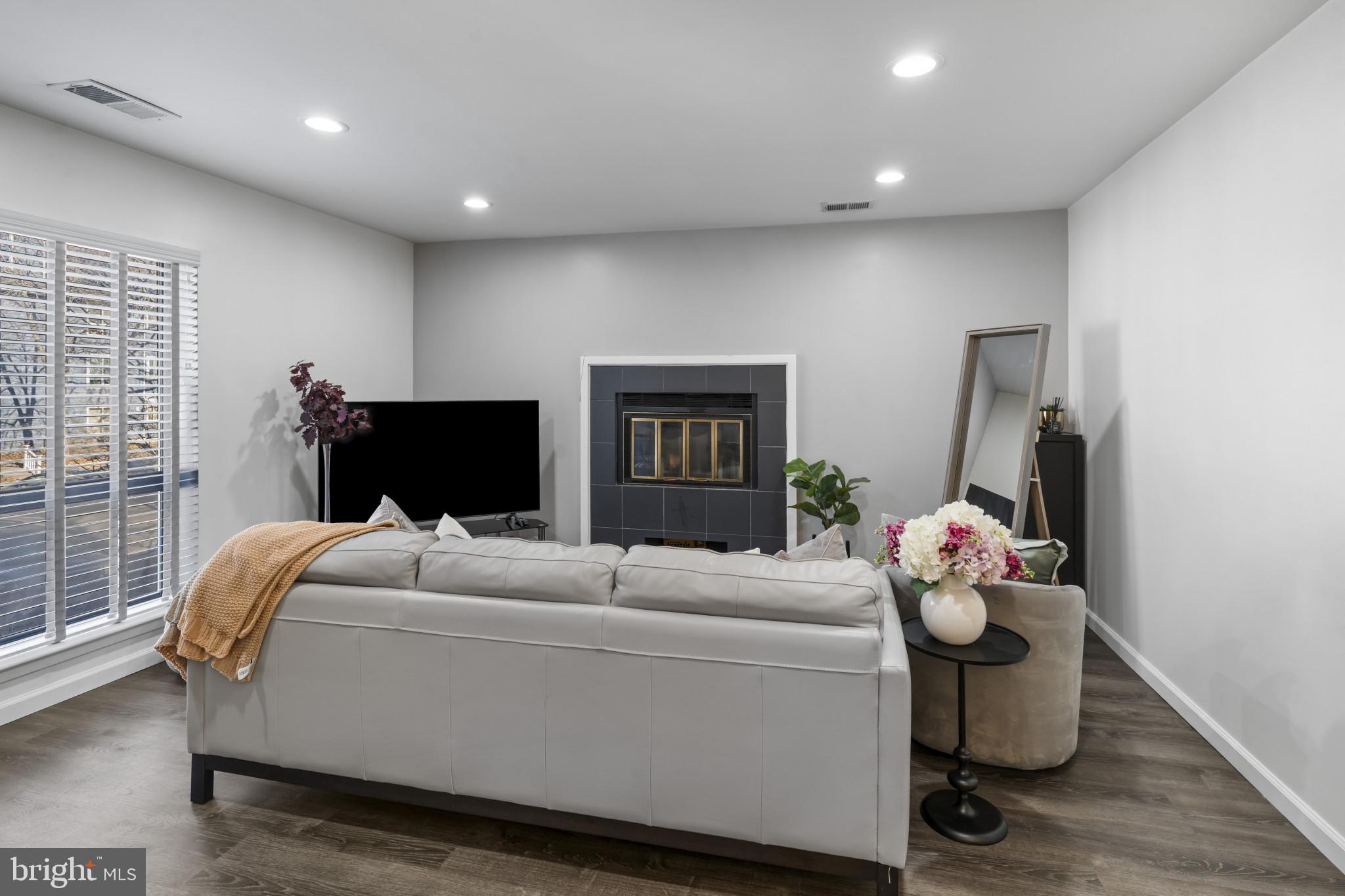 BEDFORD COMMONS - Residential