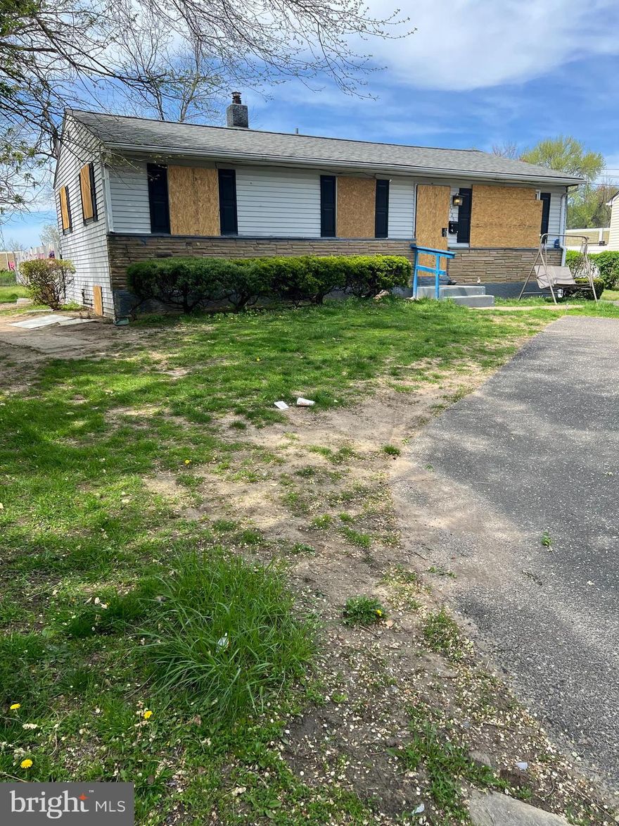 Attention Cash Only Investors. This single ranch home is in need of some loving care. Currently contains 960 square feet of living space.

NO INSIDE ACCESS