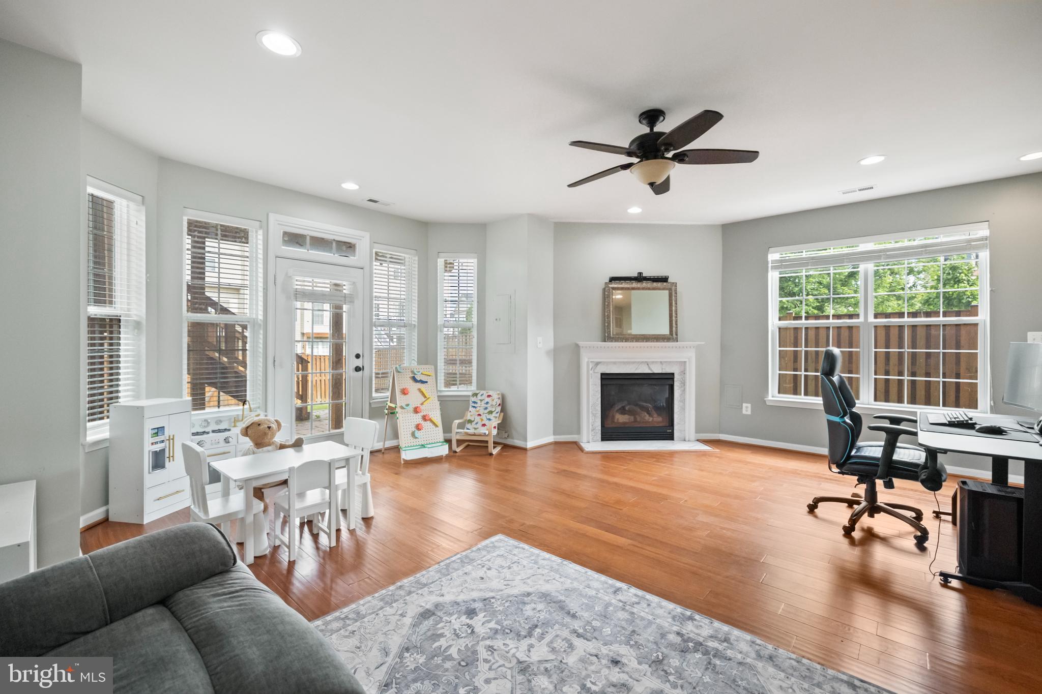 24687 KINGS CANYON SQUARE