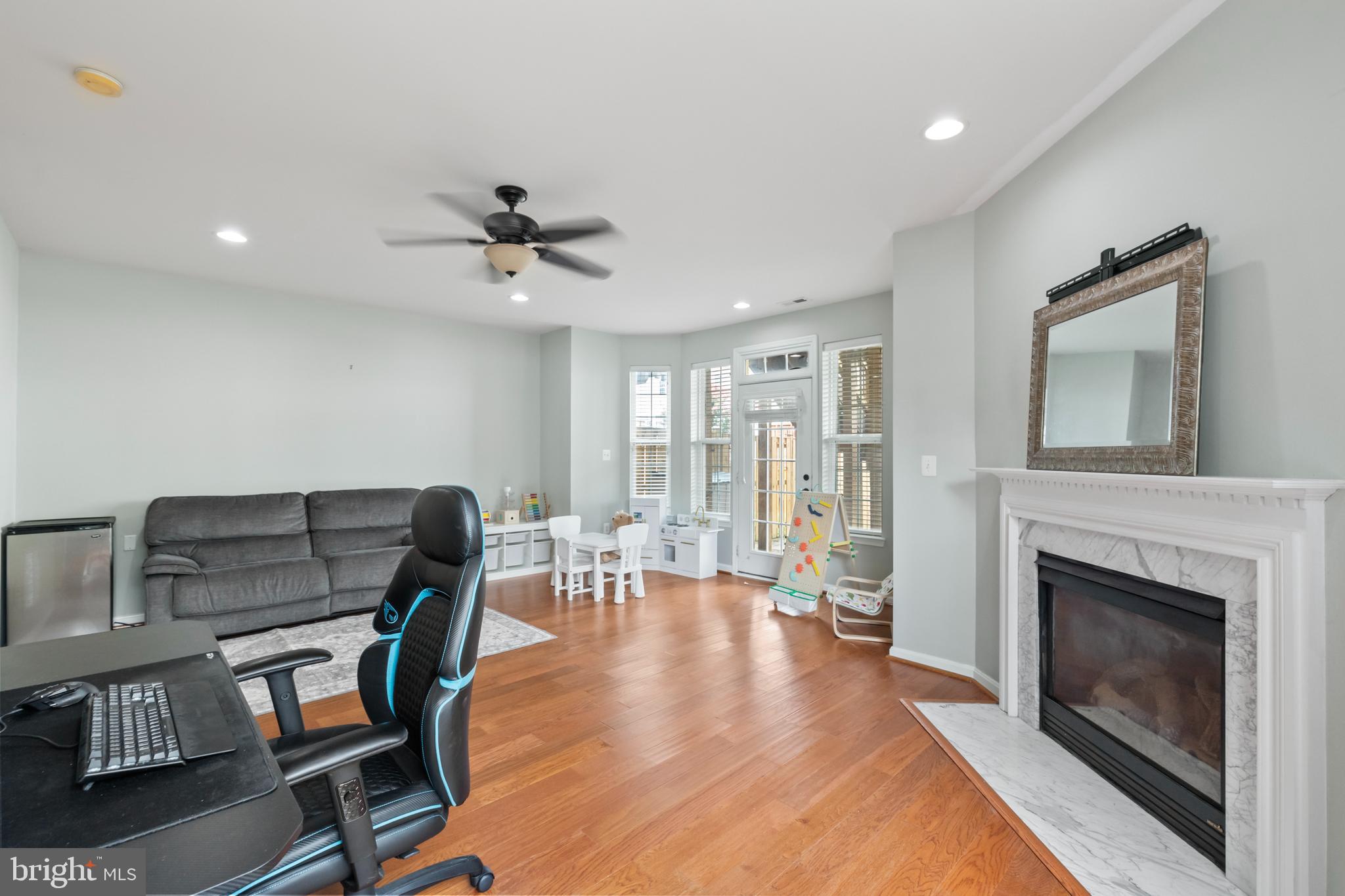 24687 KINGS CANYON SQUARE