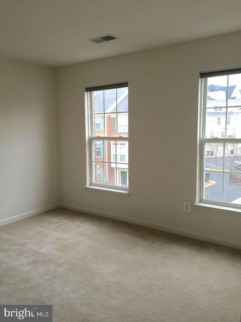 METRO PLACE AT DUNN LORING - Residential Lease