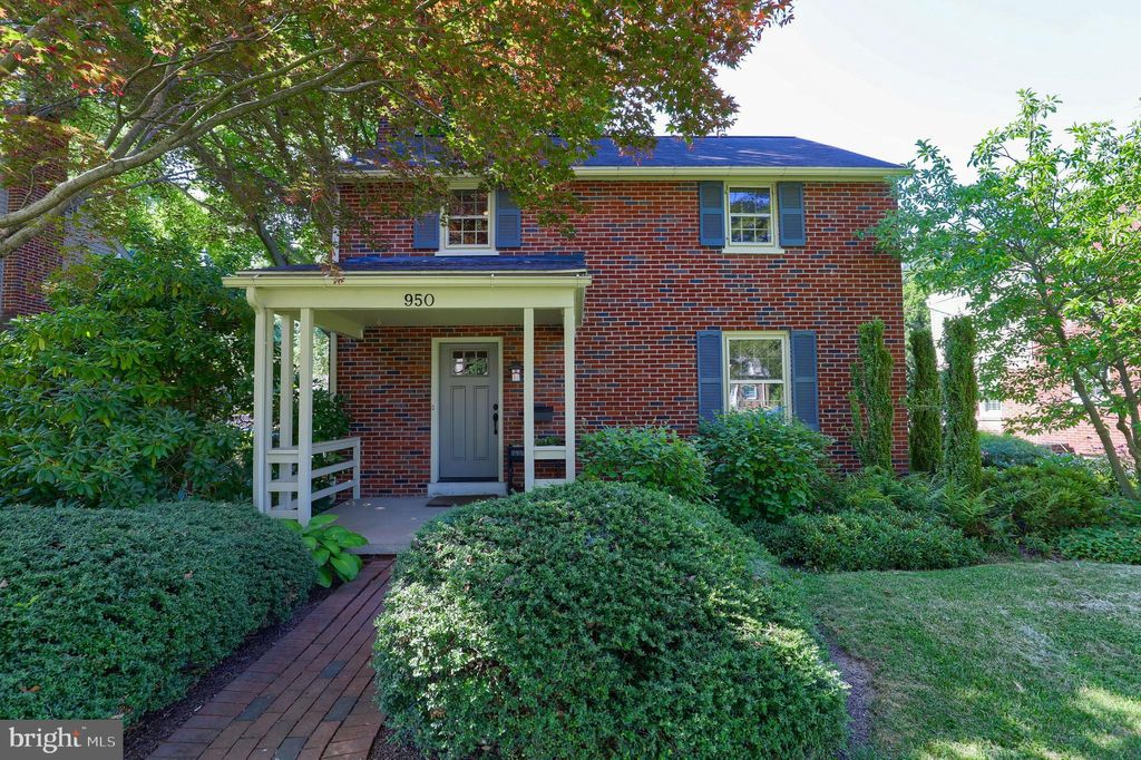 Photo of 950 SALISBURY CT, LANCASTER, PA 17601 (MLS # PALA2037894)