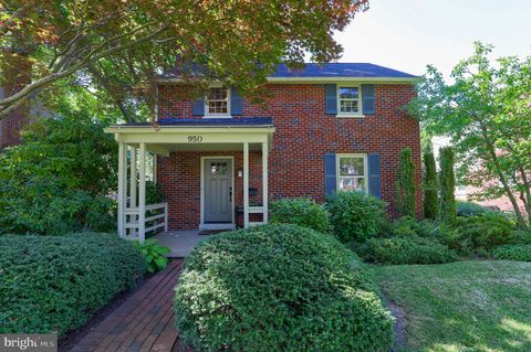 Photo of 950 SALISBURY CT, LANCASTER, PA 17601 (MLS # PALA2037894)