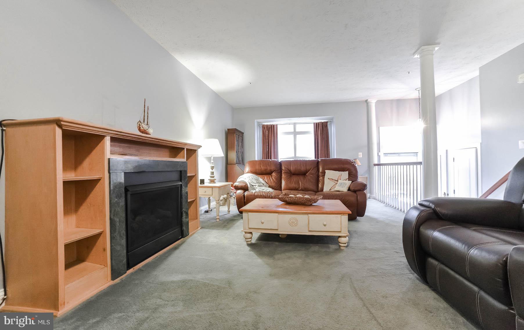 VILLAS ON WATERS EDGE - Residential