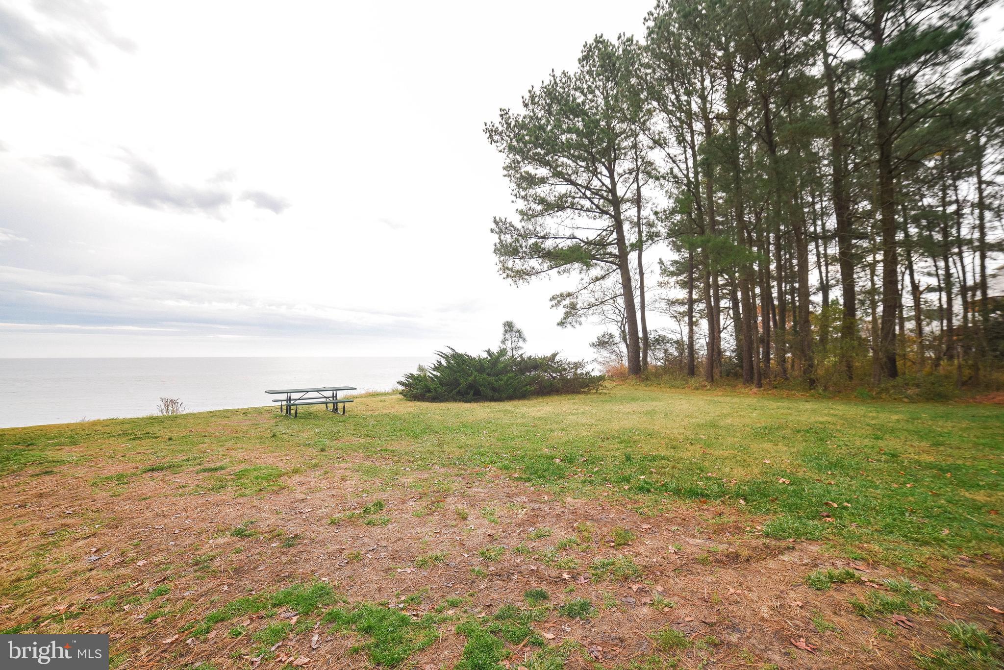 VILLAS ON WATERS EDGE - Residential