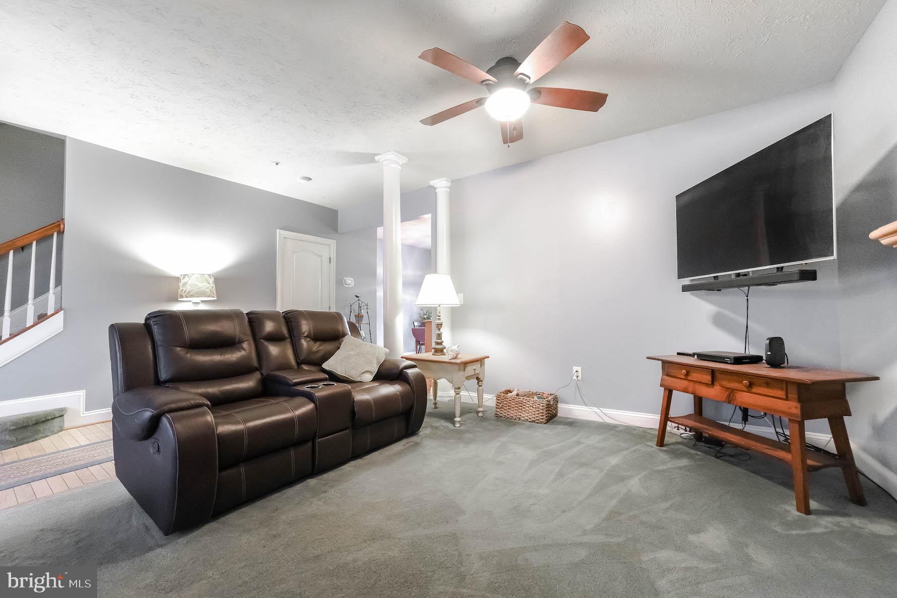 VILLAS ON WATERS EDGE - Residential