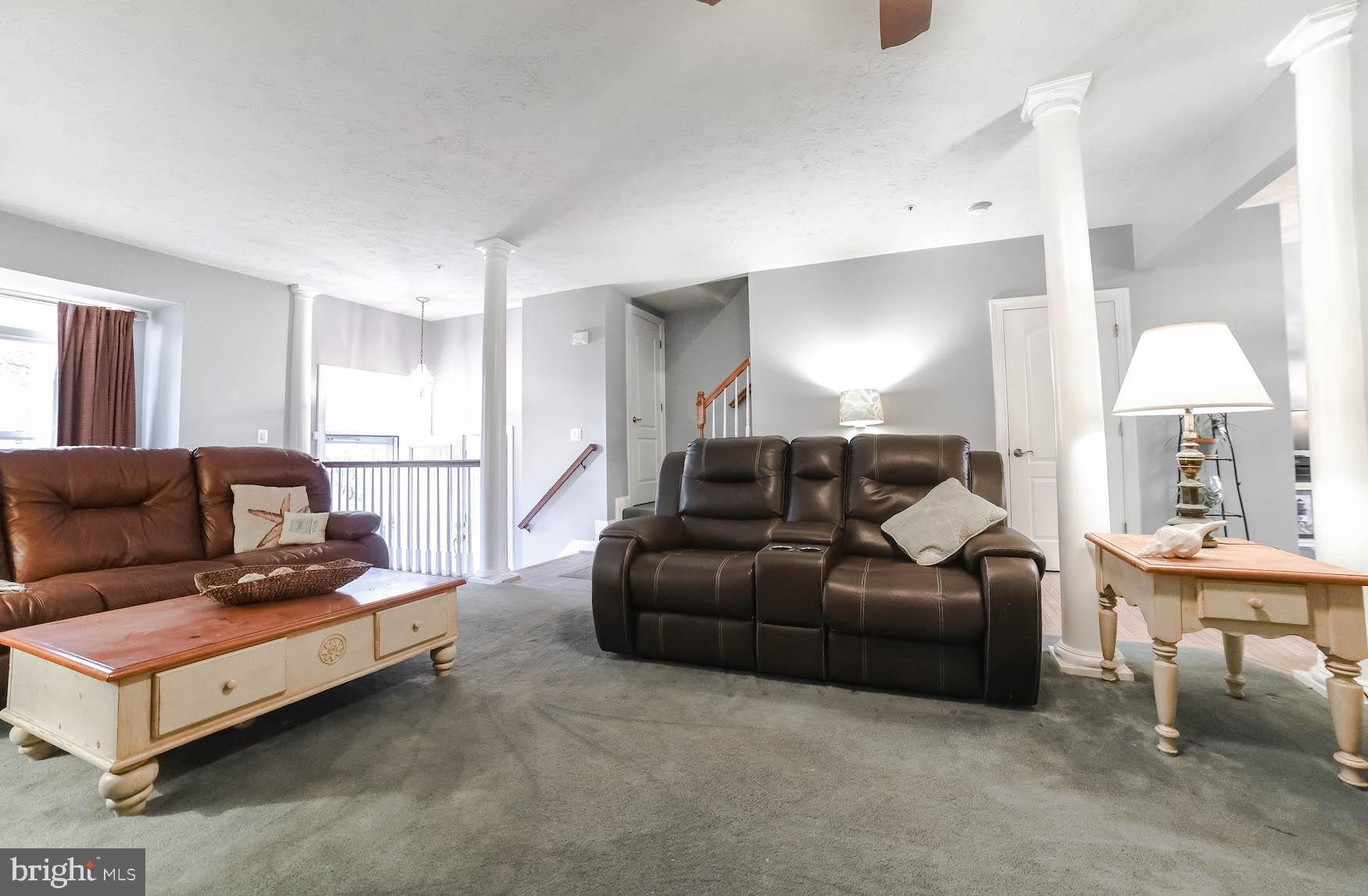 VILLAS ON WATERS EDGE - Residential