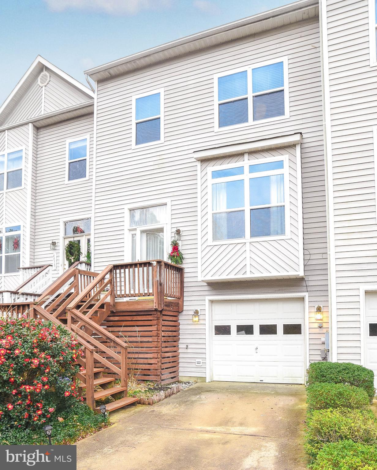 VILLAS ON WATERS EDGE - Residential