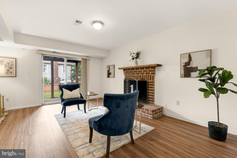 Townhouse For Sale - 19 Shagbark Court<br/> ROCKVILLE, MD 20852