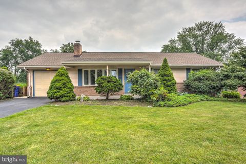 Photo of 322 HILLTOP DR, EPHRATA, PA 17522 (MLS # PALA2036968)