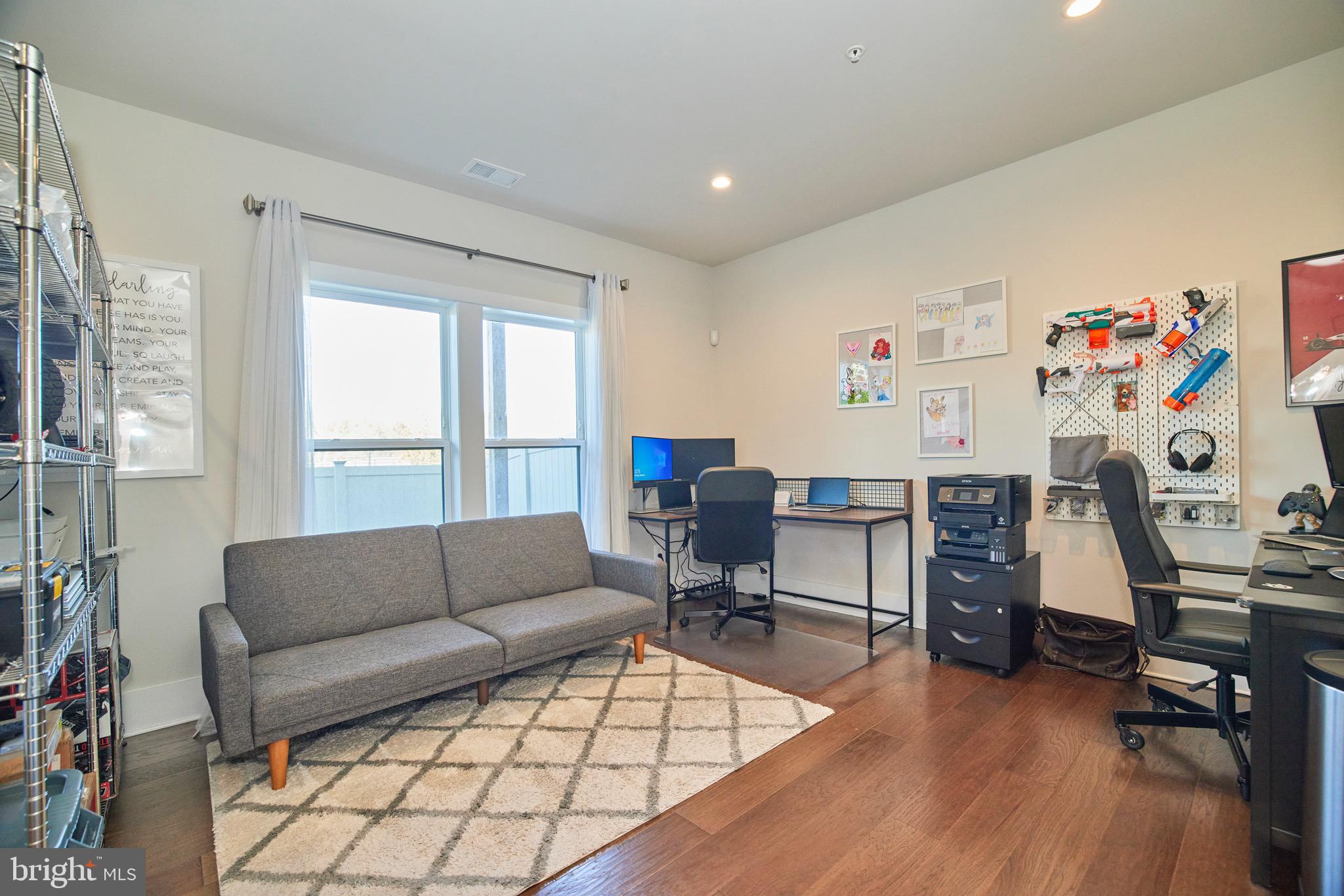 ASHBURN OVERLOOK - Residential Lease