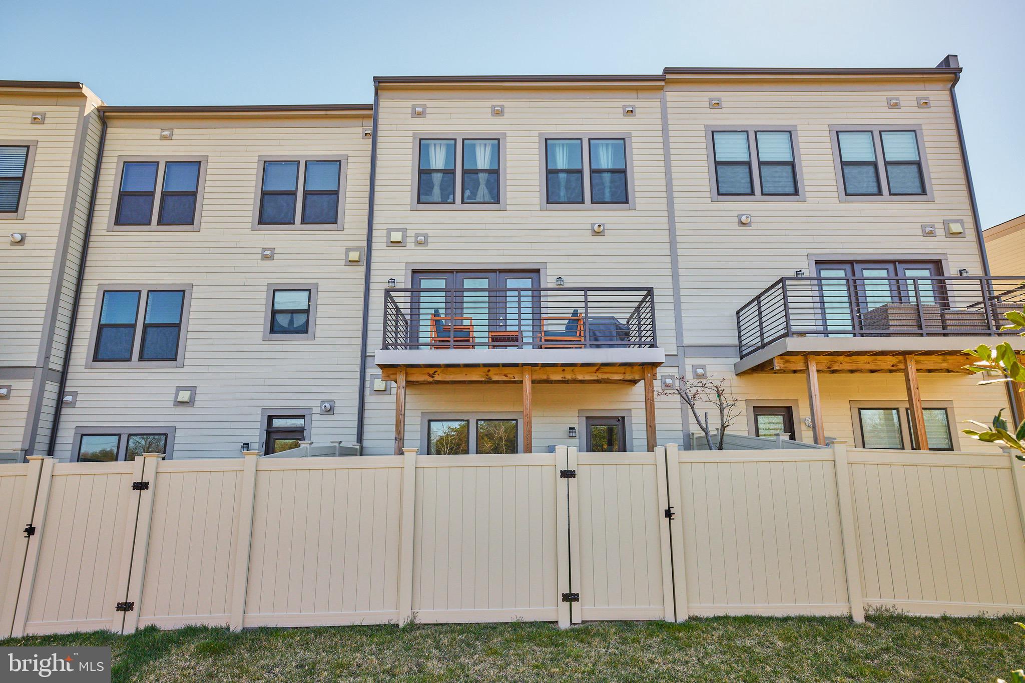 ASHBURN OVERLOOK - Residential Lease