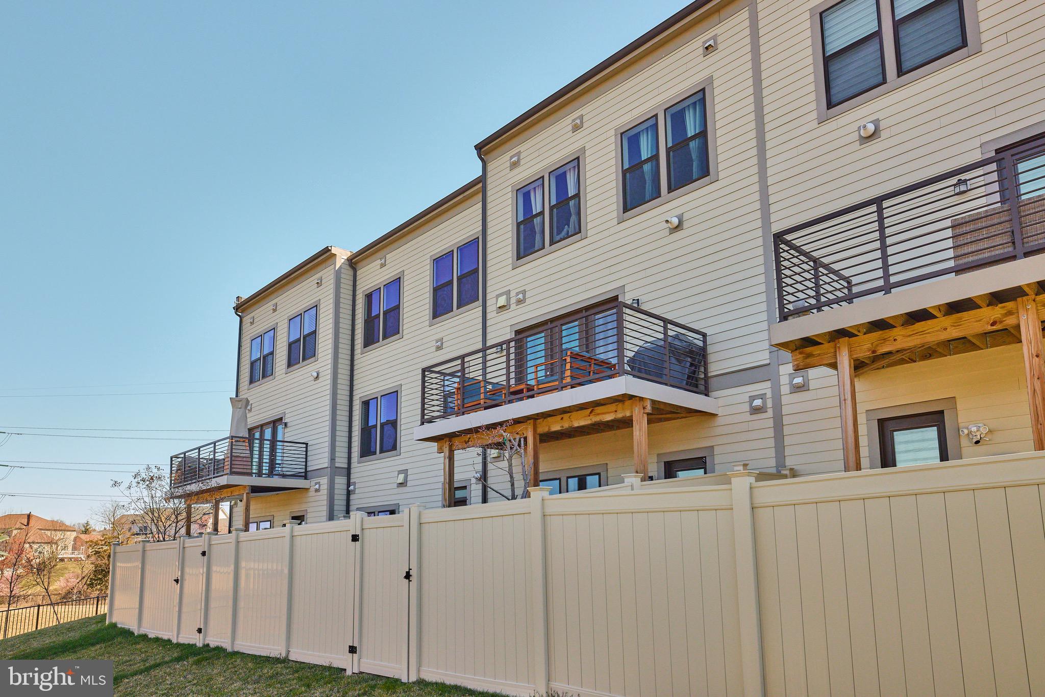 ASHBURN OVERLOOK - Residential Lease