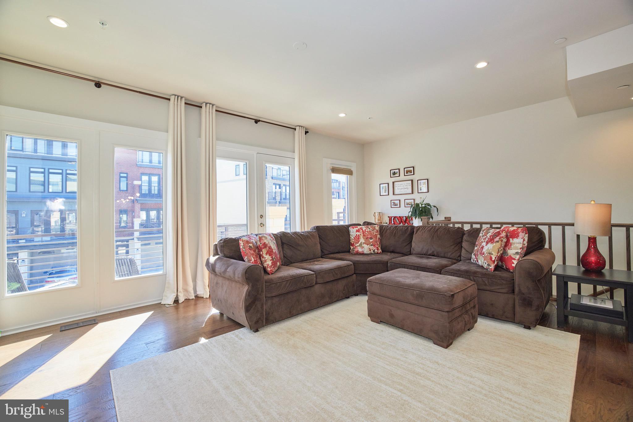 ASHBURN OVERLOOK - Residential Lease