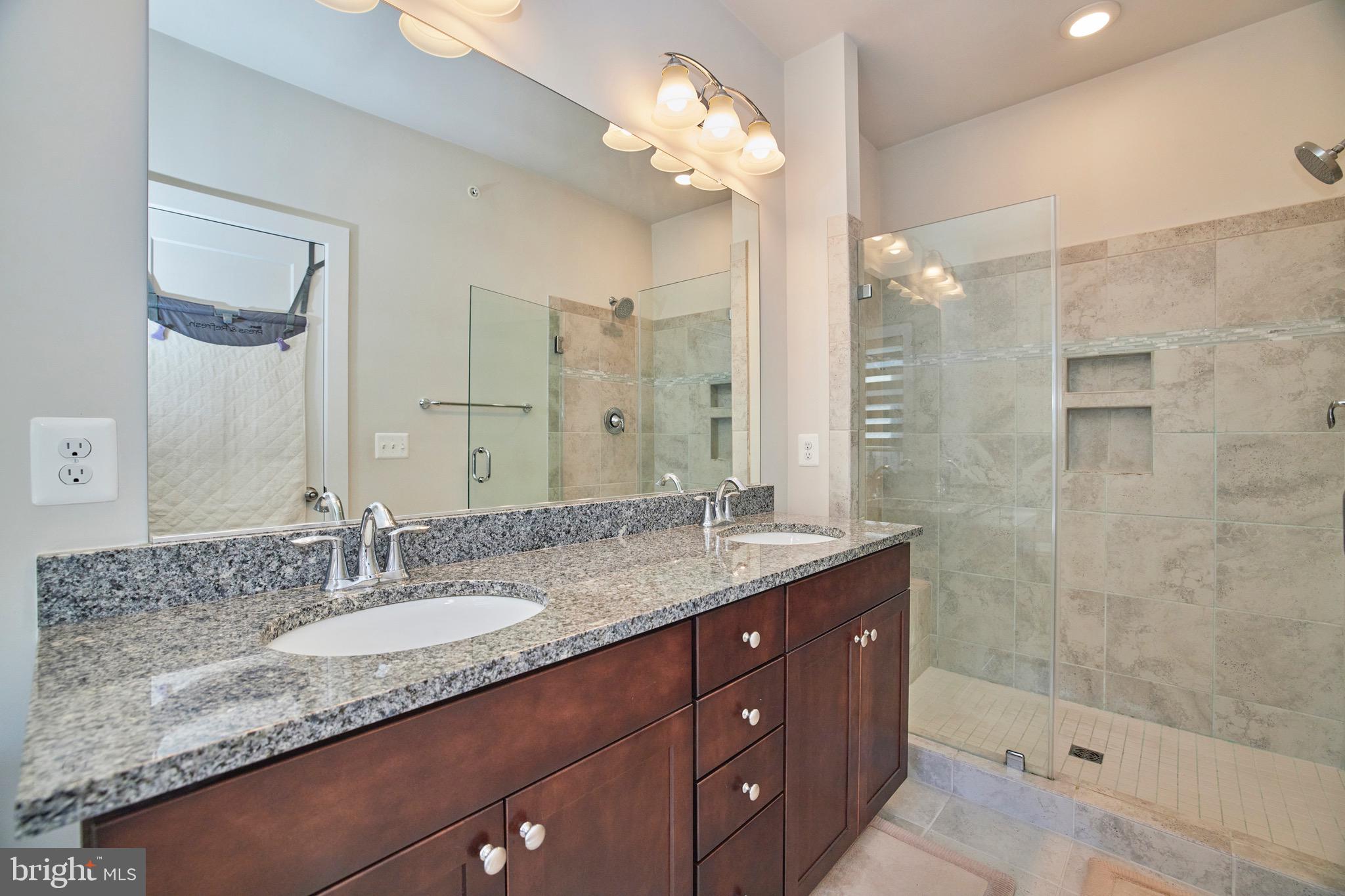 ASHBURN OVERLOOK - Residential Lease