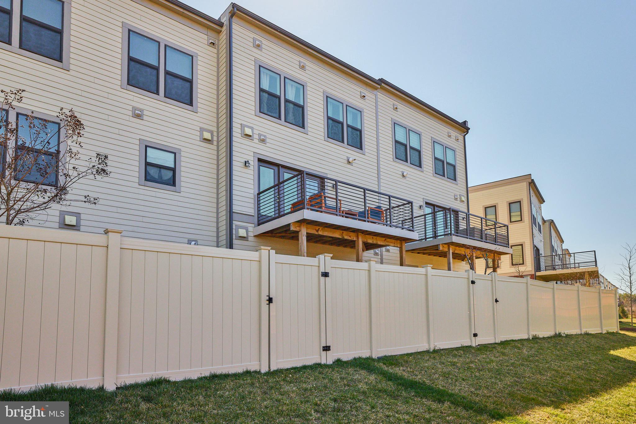 ASHBURN OVERLOOK - Residential Lease