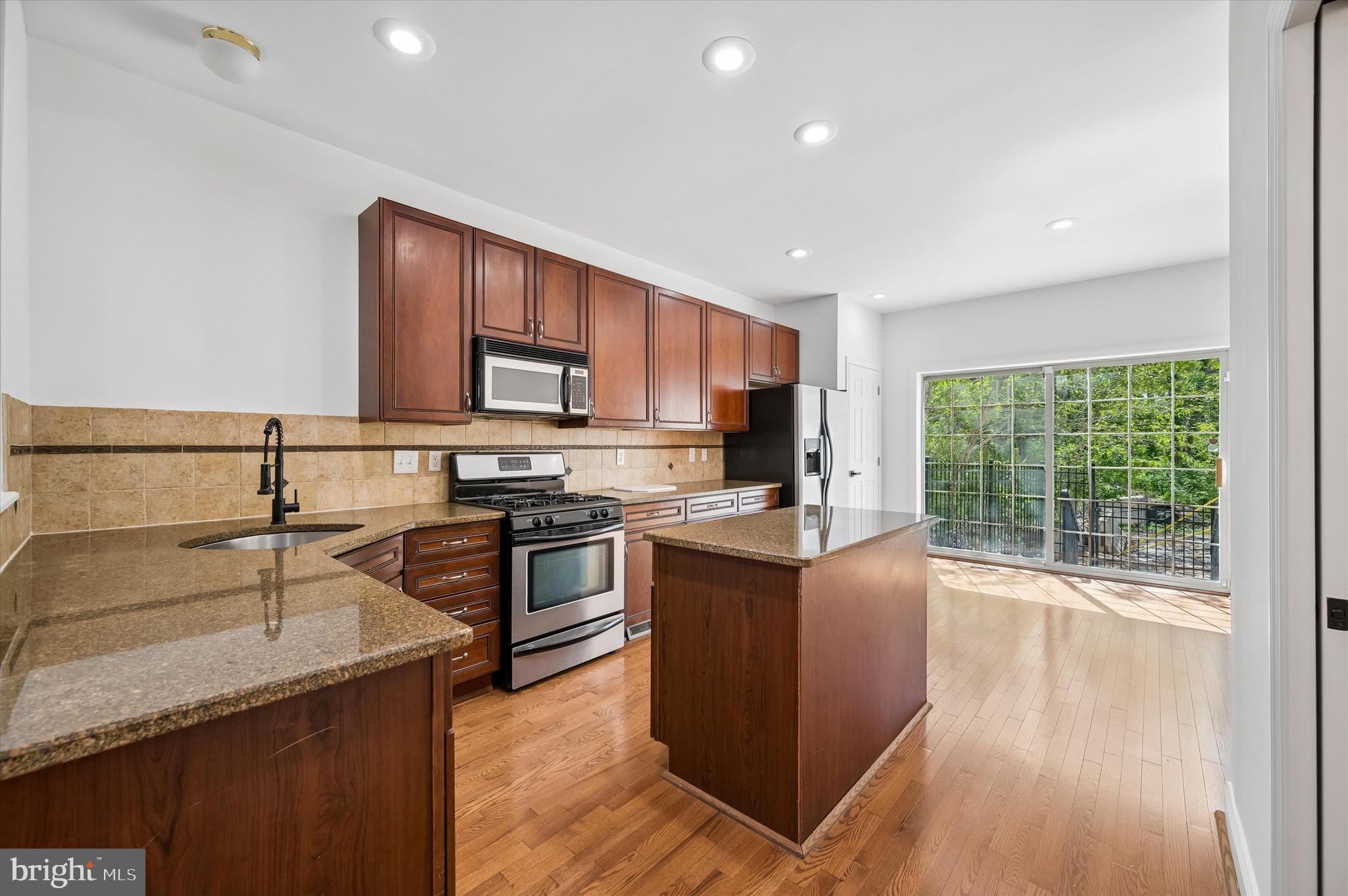 PORT RICHMOND - Residential