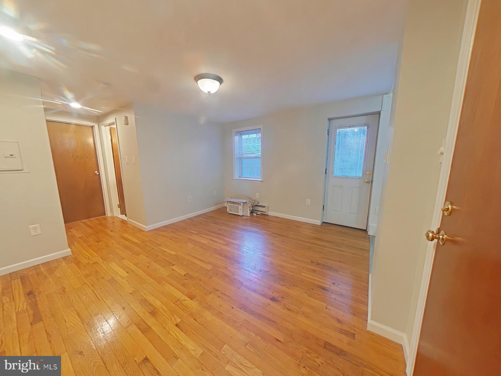 SOCIETY HILL - Commercial Sale