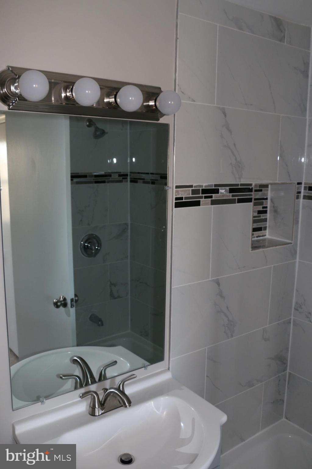 GREENWICH HILL - Residential